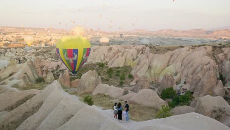 Sesión-De-Fotos-Selfies-Grupales-Globos-Aerostáticos-Hermoso-Paisaje-Escénico