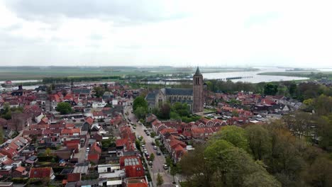 Große-Kirche-In-Einer-Stadt-In-Den-Niederlanden