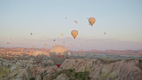 Globos-Aerostáticos-A-La-Deriva-Lentamente-Paisaje-épico-Experiencia-De-Lista-De-Deseos