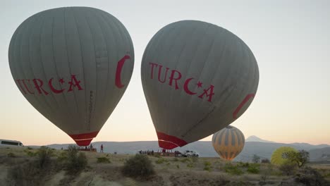 Globos-Aerostáticos-Inflan-El-Cielo-De-La-Mañana-Experiencia-Turística-Lista-De-Deseos