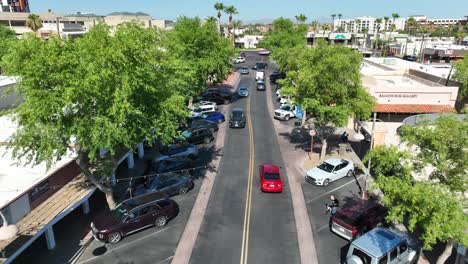 Cars-driving-through-shopping-area-in-Scottsdale,-Arizona
