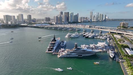 El-Paisaje-Urbano-De-Miami-Y-Los-Yates-Desde-El-Aire.