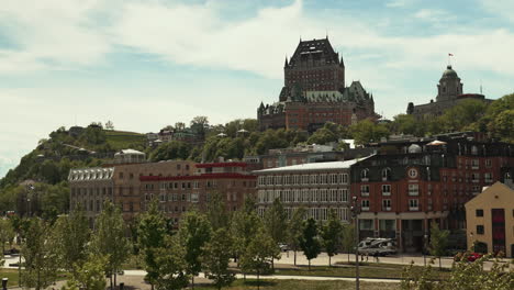 Descubra-El-Esplendor-Y-La-Magnificencia-Del-Famoso-Castillo-Frontenac-En-Este-Cautivador-Vídeo