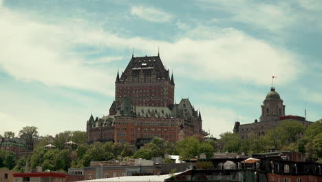 Descubra-El-Esplendor-Y-La-Magnificencia-Del-Famoso-Castillo-Frontenac-En-Este-Cautivador-Vídeo