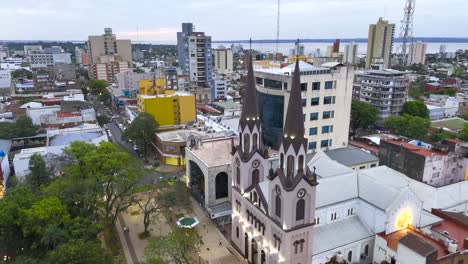 Vista-Aérea-Panorámica-De-La-Catedral-De-San-José-En-El-Centro-De-La-Ciudad-De-Posadas