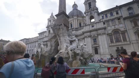 Rome-Immersive-POV:-Moving-Through-Busy-Streets-to-Piazza-Navona,-Italy,-Europe,-Walking-|-Shaky-POV-of-Moving-In-Busy-Crowd-to-Famous-Statue