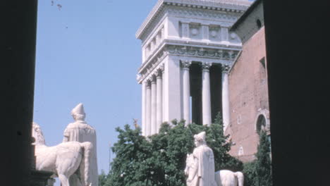 Estatua-De-Pólux-Sobre-Un-Caballo-En-La-Escalera-Cordonata-En-Roma-En-1960