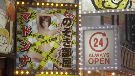 Neon-Straßenschilder-Für-Restaurant-Und-Erwachsenenunterhaltung,-Kabukicho,-Tokio,-Japan
