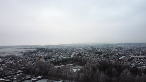 Vogelperspektive-Auf-Wunderschöne-Europäische-Vororte-Im-Schnee