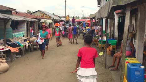 Crowdy-street-in-Maroantsetra