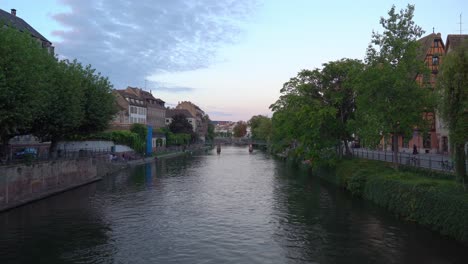 Estrasburgo:-La-Capital-Alsaciana-Se-Enorgullece-De-Ofrecer-Entretenimiento-Abierto-A-Una-Amplia-Gama-De-Audacias-Creativas,-Repertorios-Y-Gustos.