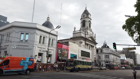 Panorámica-De-La-Avenida-Rivadavia-En-El-Barrio-De-Flores-Buenos-Aires-Ciudad-Natal-Del-Papa-Francisco,-Basílica-De-San-José