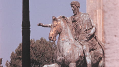 Escultura-Ecuestre-De-Marco-Aurelio-En-El-Palacio-Senado-De-Roma-1960