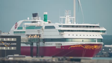 Eine-Fjordline-Fjord-Fähre-Legte-Im-Hafen-Von-Hirtshals-An