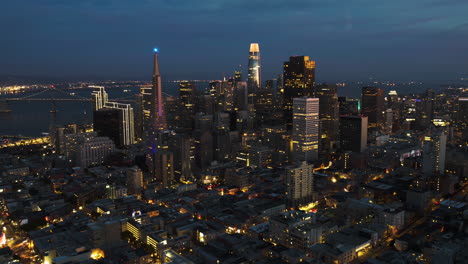 Day-to-night,-Aerial-Hyperlapse-away-from-the-skyline-of-San-Francisco,-USA