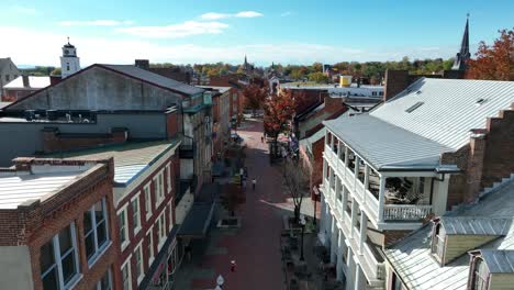 Pedestrian-S-Loudoun-St-in-old-town-Winchester,-Virginia