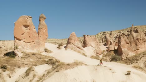 Foto-Pose-Fantasie-Tal-Schöne-Landschaft-Erosionsformationen