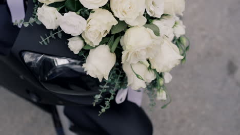 Bouquet-of-roses-on-scooter-seat
