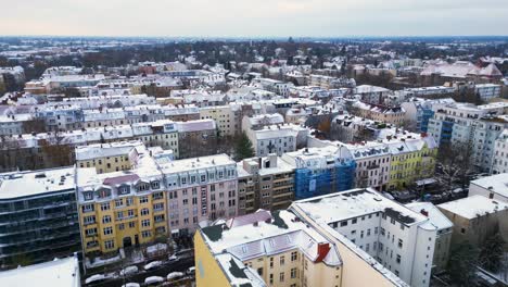 Weihnachten-Berlin-Verschneit-Bewölkt-Winterschnee-Auf-Dächern