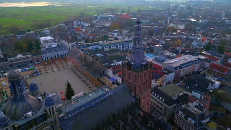 Centre-Den-Bosch-square-with-St