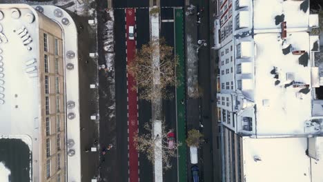 Straße-Weihnachten-Berlin-Verschneit-Bewölkt-Winter-Schnee-Auf-Dächern