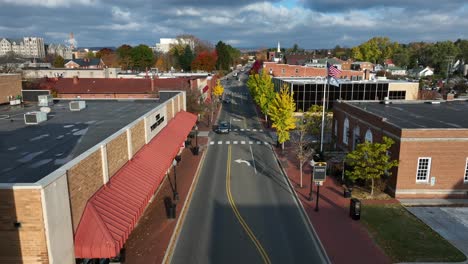 Main-street-of-Blacksburg,-VA