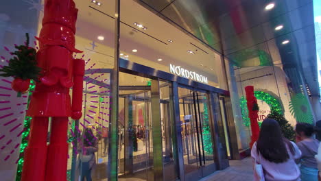 Wide-of-a-Nordstrom-storefront