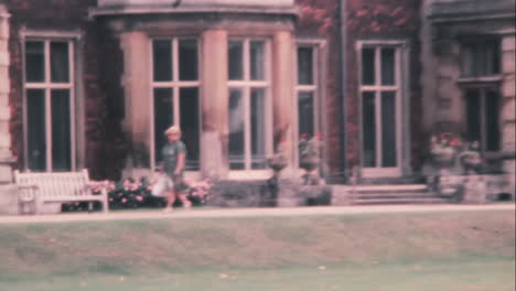 Sandringham-De-Los-Años-70:-Recorrido-De-Una-Mujer-Por-El-Interior-De-Una-Residencia-Histórica