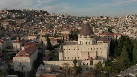 Nazaret-Israel-Drone-Iglesia-Paso-Elevado-Basílica-De-La-Anunciación-Católica-Cristiana-Tierra-De-La-Biblia-Oriente-Medio