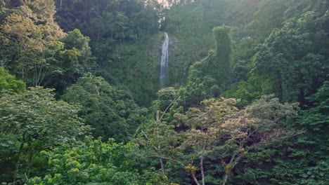 Luftaufnahme-Des-Wasserfalls-Salto-Del-Rodeo-In-Bonao,-Dominikanische-Republik