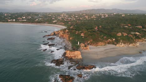 La-Punta-Zicatela-Beach-Luftaufnahme-Des-Berühmten-Surfspots-In-Puerto-Escondido,-Mexiko,-Oaxaca
