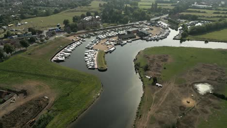 Freizeitboote-Anlegen-Fluss-Trent-Luftbild-Newark-Nottinghamshire-Vereinigtes-Königreich
