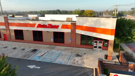 Logotipo-De-Autozone-Y-Letrero-En-El-Exterior-De-La-Tienda-En-EE.UU.