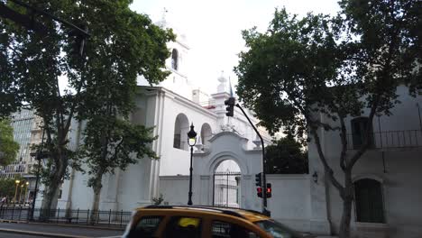 Vista-De-La-Calle-De-La-Avenida-De-Mayo-Tráfico-De-La-Ciudad-De-Buenos-Aires-Drive-Buenos-Aires-Cabildo-Histórico-Edificio-Colonial