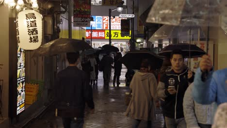 Shibuya-Seitenstraßengasse-Bei-Nacht,-Tokio,-Japan