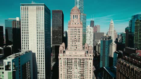 Epic-Establisher-aerial-of-Chicago-downtown,-Illinois,-USA