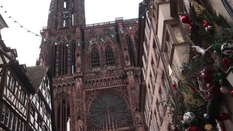 Panning-up-on-Strasbourg-cathedral-in-France-at-Festive-Christmas-market-in-Europe