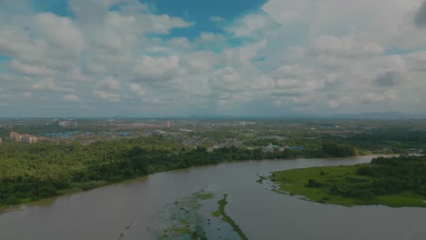 Vista-Aérea-De-Verano-Pueblo-Pesquero-De-Sarawak-Kuching-Sarawak