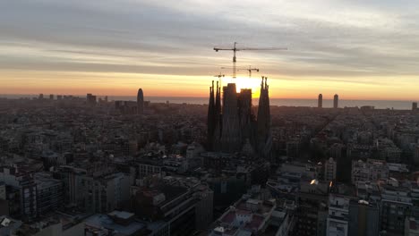 Día-De-Verano-Barcelona-Paisaje-Urbano-Sagrada-Familia-Panorama-Aéreo-4k-España