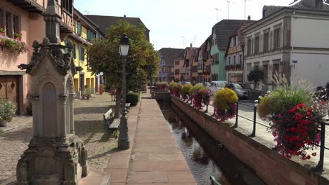 Während-Des-Spaziergangs-Im-Dorf-Ribeauvillé-Werden-Sie-Viele-Bemerkenswerte-Gebäude-Entdecken