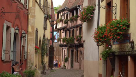 Riquewihr-Fue-Una-De-Las-Pocas-Ciudades-De-La-Zona-Que-No-Sufrió-Graves-Daños-Durante-La-Segunda-Guerra-Mundial.