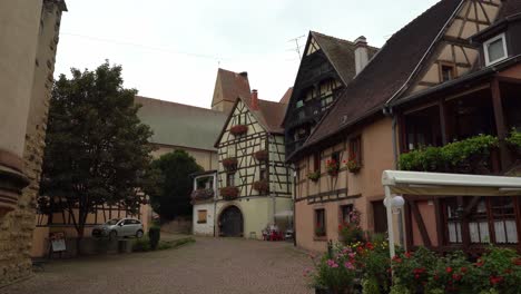 Eguisheim-Ist-Vor-Allem-Dafür-Bekannt,-Dass-Es-2013-Zum-„Lieblingsdorf-Der-Franzosen“-Gewählt-Wurde
