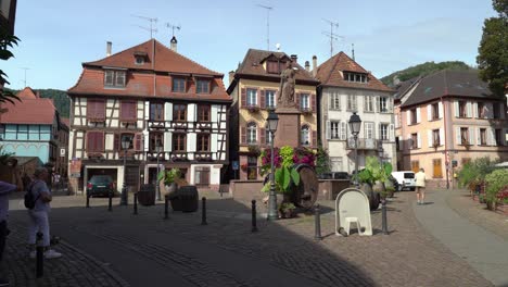 Ribeauvillé-Es-El-Nombre-Francés-De-Ràppschwihr,-Una-Comuna-En-El-Departamento-De-Alto-Rin-En-Grand-Est,-En-El-Noreste-De-Francia.