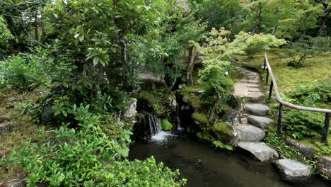 Schöner-Japanischer-Garten-In-Nara,-Japan