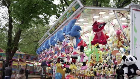 Plush-Prizes-at-Barcelos'-Festa-das-Cruzes,-Portugal