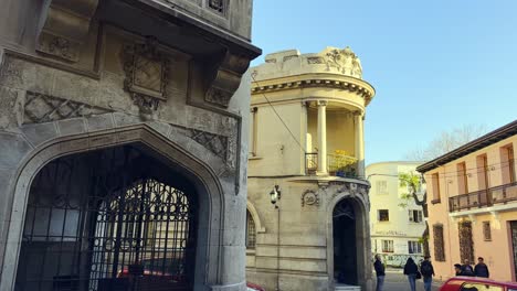 Traditional-Building-Exterior-Of-Concha-Y-Toro-Neighborhood-In-Santiago,-Chile