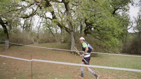 Templer-Trailrunner-Duo-Mitten-Im-Rennen,-Millau,-Frankreich