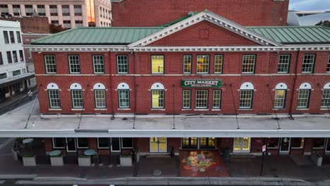 Edificio-Del-Mercado-De-La-Ciudad-En-El-Centro-De-Roanoke,-Virginia