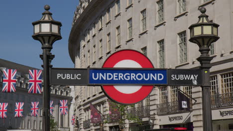 London-Underground-Logo---Public-Underground-Subway-In-London,-England,-UK