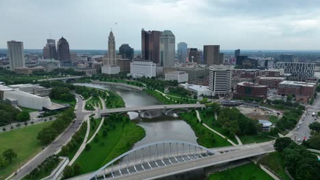 Aerial-view-of-Columbus,-Ohio-from-high-above-the-Scioto-River